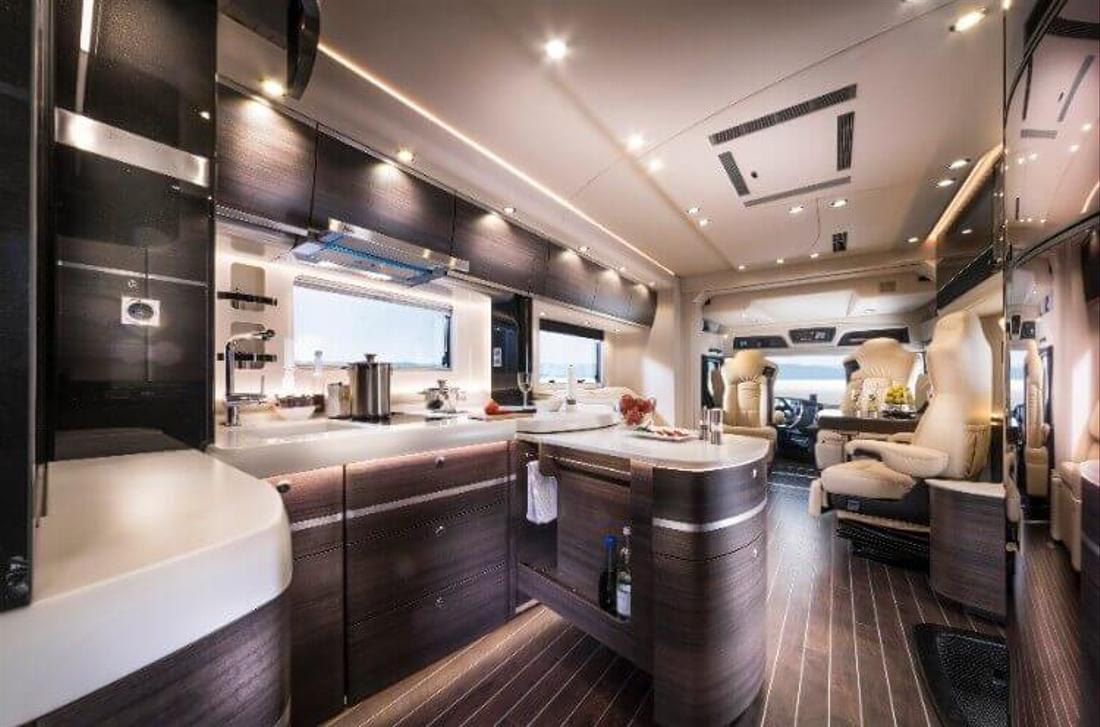 Concorde Centurion Actros cuisine