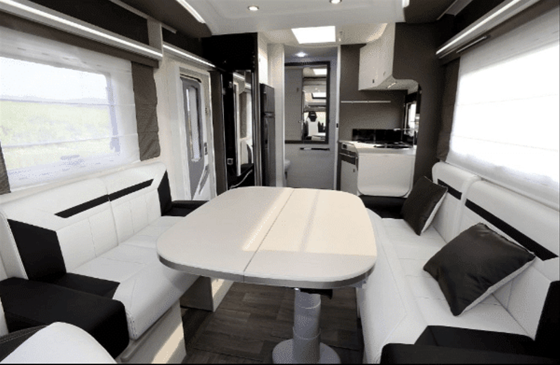 salon face à face d'un camping car luxe