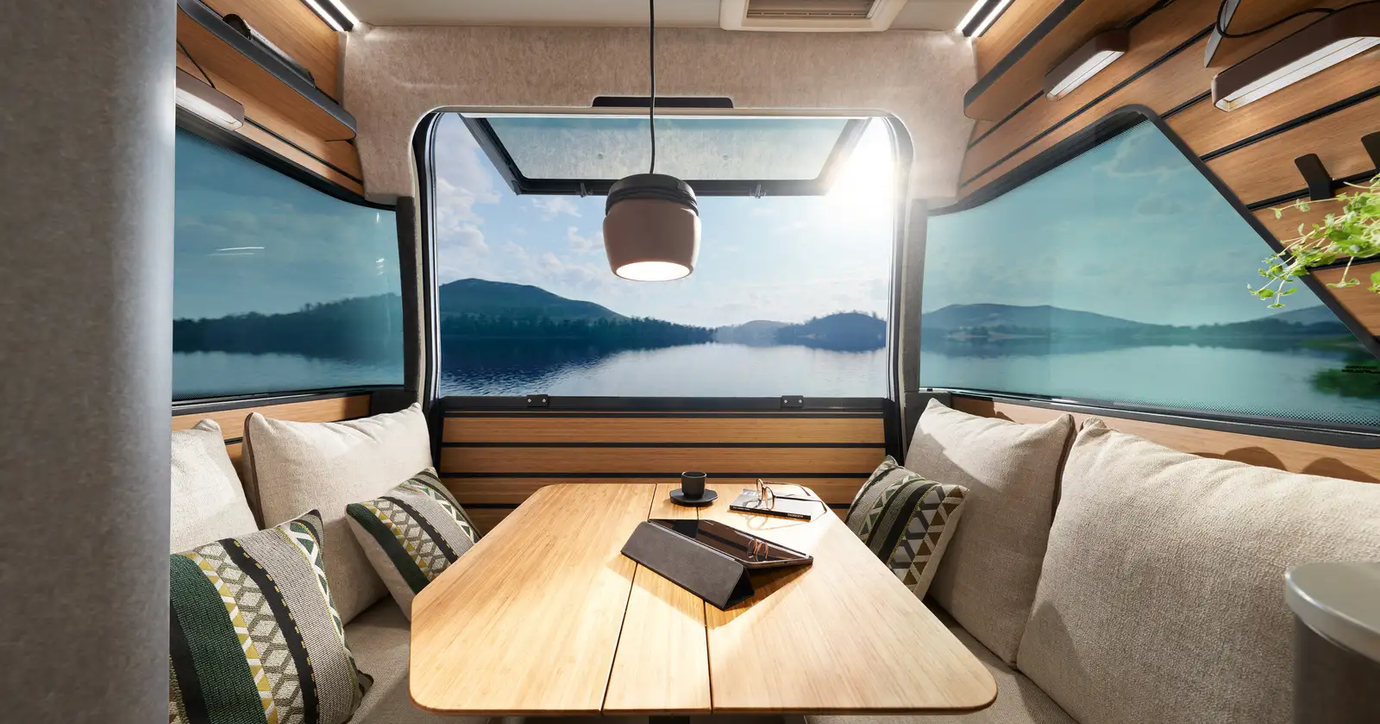 HYMER Venture S : une terrasse à l'arrière, une chambre à l'étage