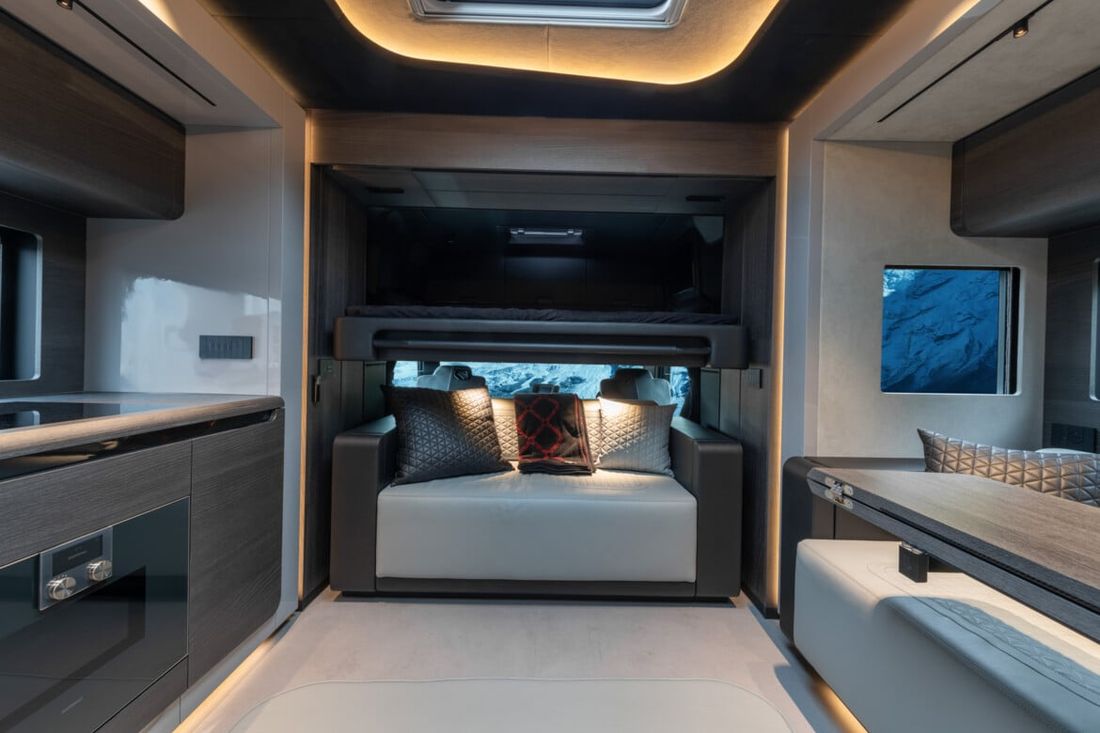 Salon somptueux du Brabus Big Boy 1200 Masterpiece avec détails cuir Triangle