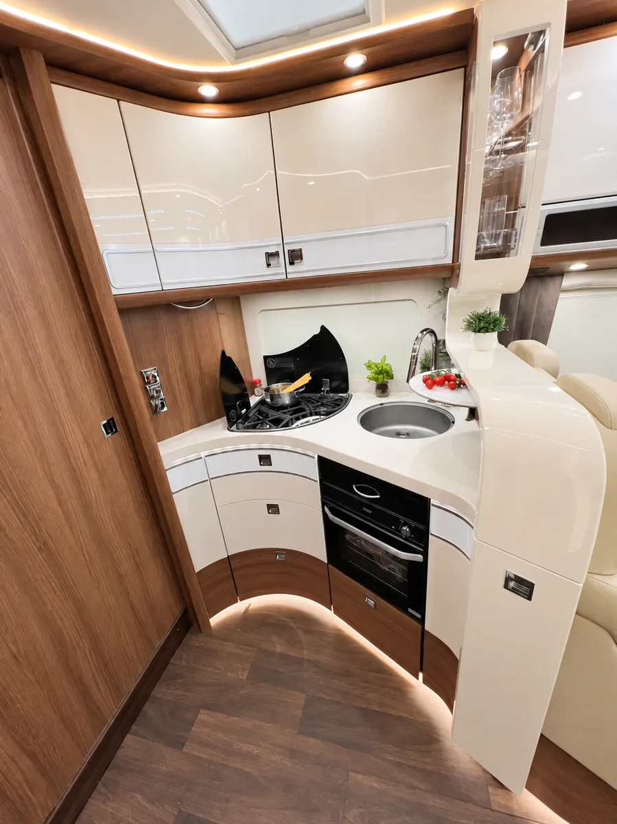 Cuisine du Carthago chic s-plus I 61 XL LE et ses rangements