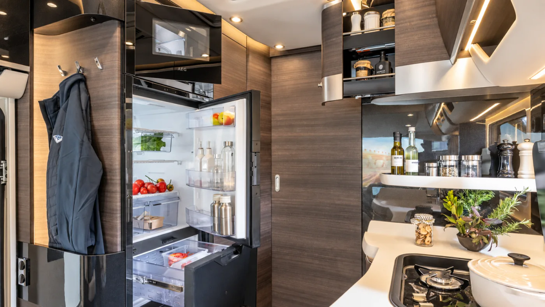 Cuisine du Concorde Charisma avec ses meubles et son espace de préparation