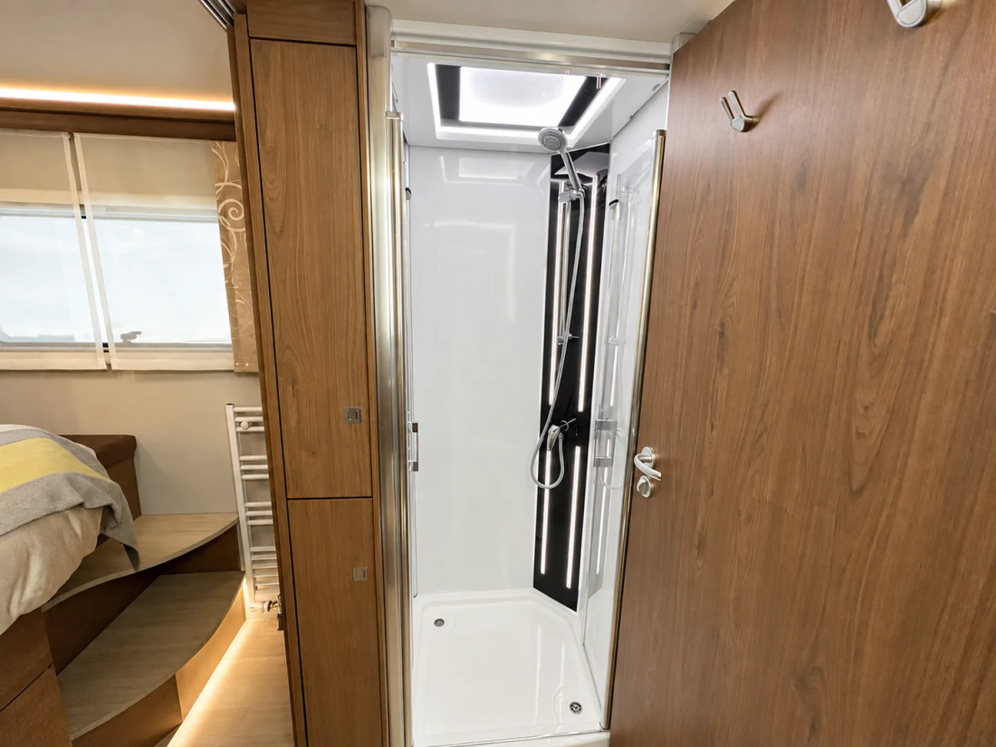 Cabine de douche du Frankia Platin I 8400 QD