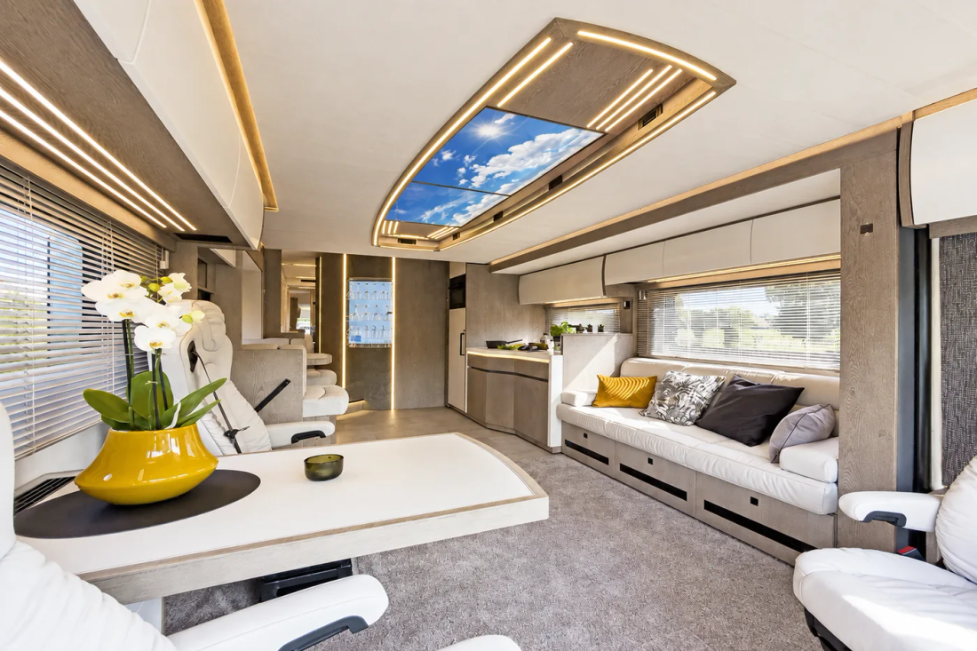 Salon du VARIO Perfect 1200 Platinum avec ses assises et son mobilier