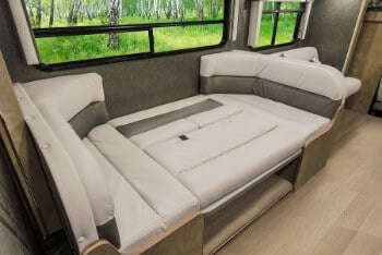 lit dinette ouvert de camping car